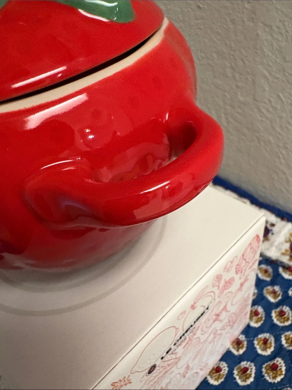 Le Creuset Strawberry  Mini Cocotte Casserole ~ Limited Edition ~ RARE